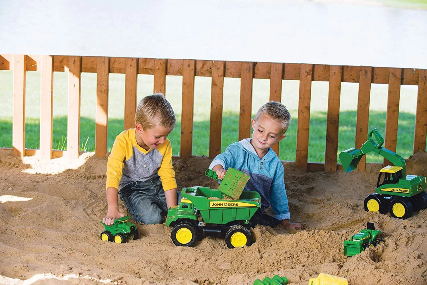 Brown Big Scoop Dump Truck with Sand Tools V522