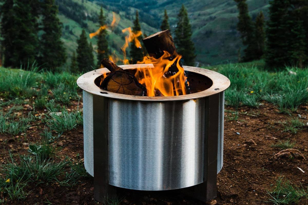 Stainless Steel Smokeless Fire Pit with SearPlate Rim Y465