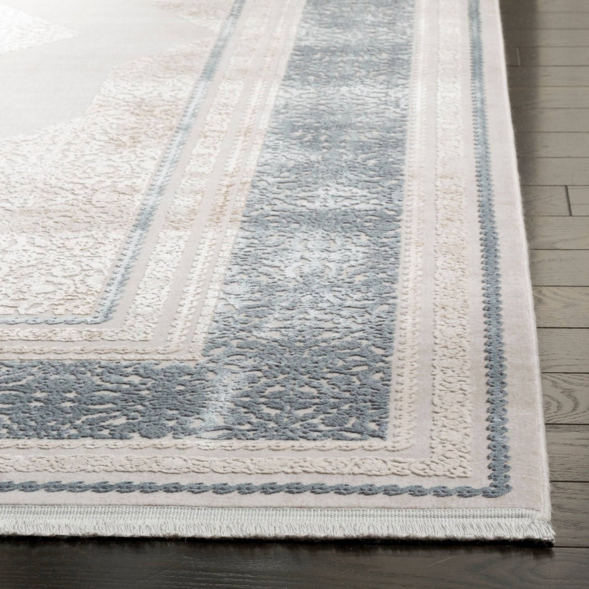 Beige / Grey 3' x 5' Area Rug I96063