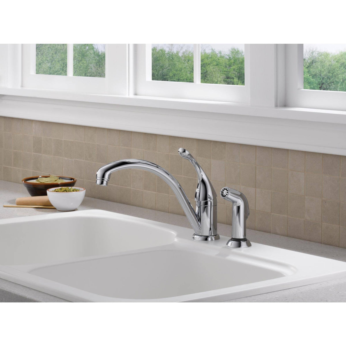 Stainless Steel Single Handle Kitchen Faucet with Spray D91472